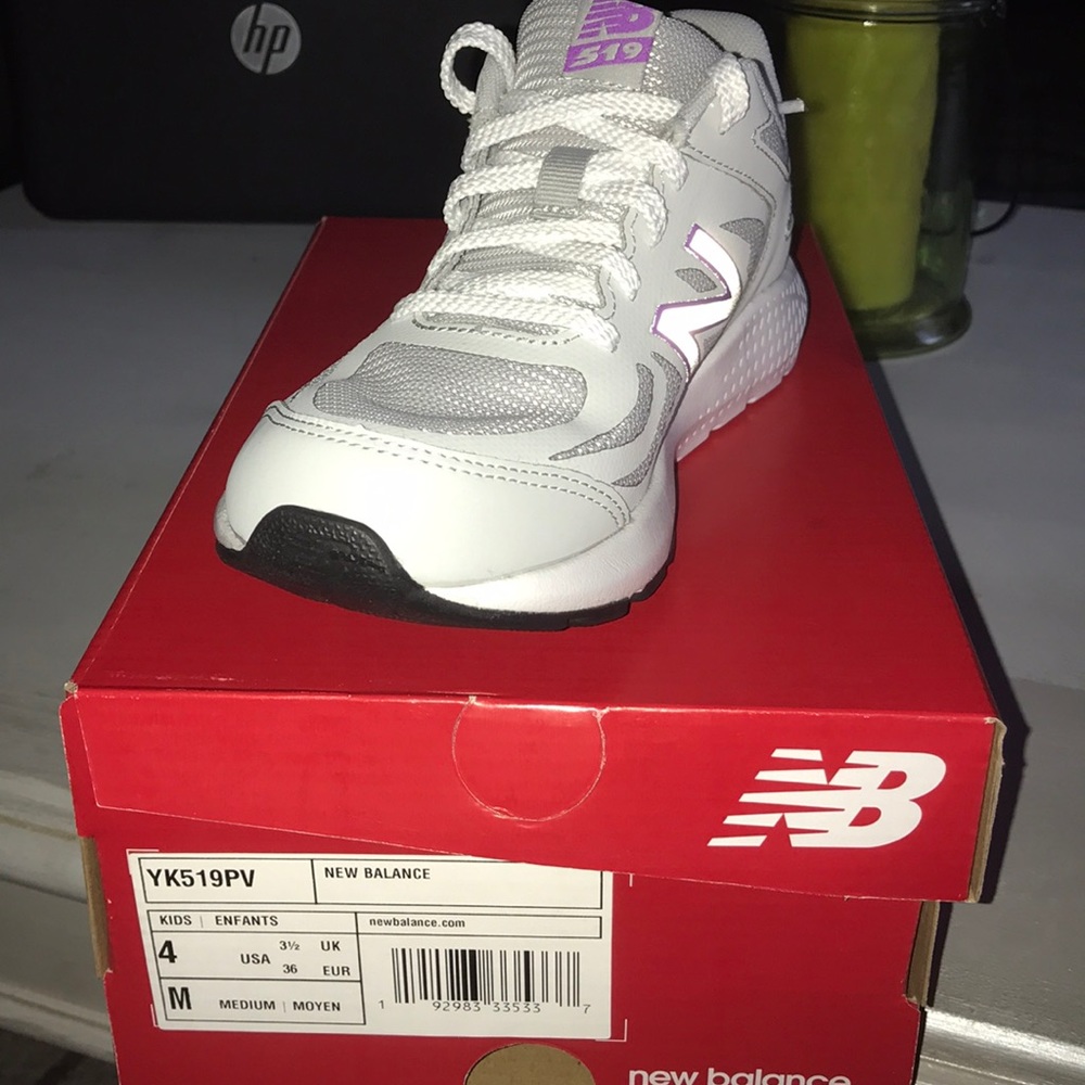 New Balance Running Shoes Girls 4Y  brand new